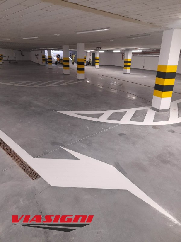 Oznakowanie pionowe i poziome parkingów - 03 Oznakowanie pionowe i poziome parkingów - 03