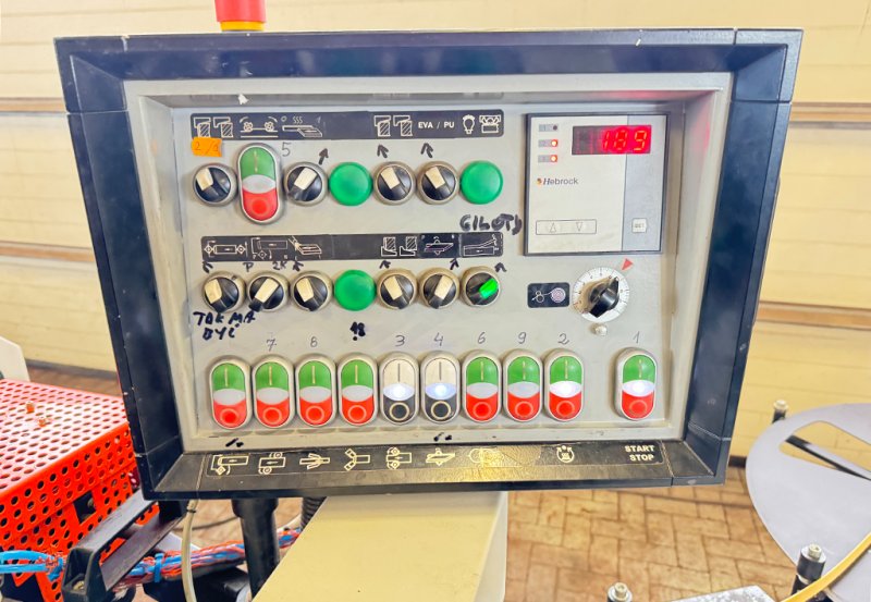 Okleiniarka jednostronna Hebrock AKV 3005DK F - 03 Okleiniarka jednostronna Hebrock AKV 3005DK F - 03