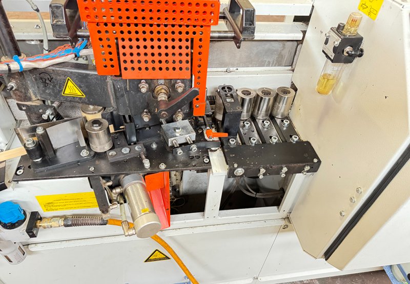 Okleiniarka jednostronna Hebrock AKV 3005DK F - 04 Okleiniarka jednostronna Hebrock AKV 3005DK F - 04