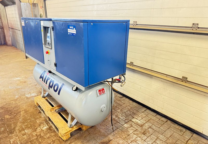 Sprężarka śrubowa olejowa Airpol KT7 zbiornik 500l - 02 Sprężarka śrubowa olejowa Airpol KT7 zbiornik 500l - 02