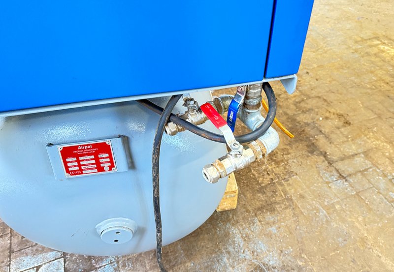 Sprężarka śrubowa olejowa Airpol KT7 zbiornik 500l - 05 Sprężarka śrubowa olejowa Airpol KT7 zbiornik 500l - 05