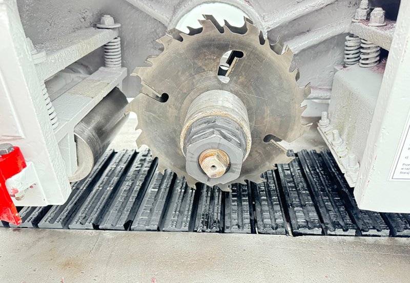 Wielopiła gąsienicowa COSMEC gąsienica 250mm - 01 Wielopiła gąsienicowa COSMEC gąsienica 250mm - 01