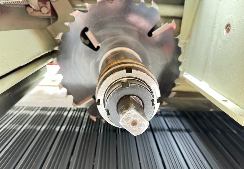 Wielopiła gąsienicowa SCM typ M3 gąsienica 300mm - 03 Wielopiła gąsienicowa SCM typ M3 gąsienica 300mm - 03