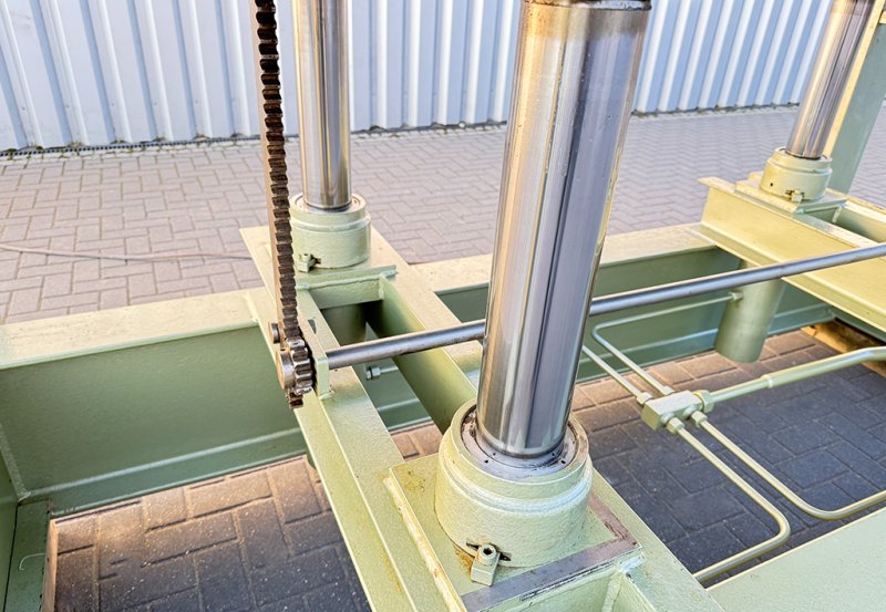 Prasa dwu półkowa hydrauliczna do forniru JOOS typ - 02 Prasa dwu półkowa hydrauliczna do forniru JOOS typ - 02