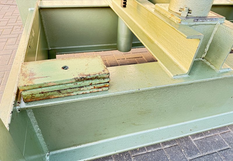 Prasa dwu półkowa hydrauliczna do forniru JOOS typ - 03 Prasa dwu półkowa hydrauliczna do forniru JOOS typ - 03