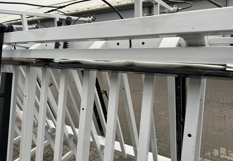 Prasa pneumatyczna trapezowa dwustronna - 03 Prasa pneumatyczna trapezowa dwustronna - 03