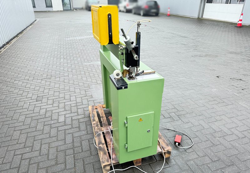 Zszywarka spajarka do forniru KUPER 920mm - 02 Zszywarka spajarka do forniru KUPER 920mm - 02