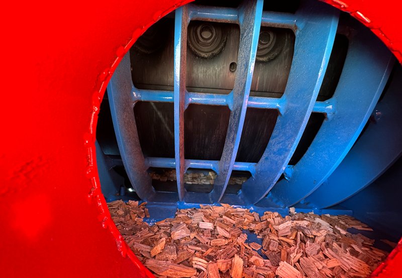 Rębak bębnowy z walcami wciągającym BRUKS 550 - 03 Rębak bębnowy z walcami wciągającym BRUKS 550 - 03