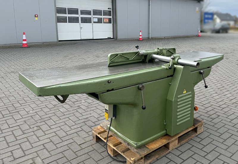 Wyrówniarka strugarka heblarka do drewna BAUERLE - 05 Wyrówniarka strugarka heblarka do drewna BAUERLE - 05