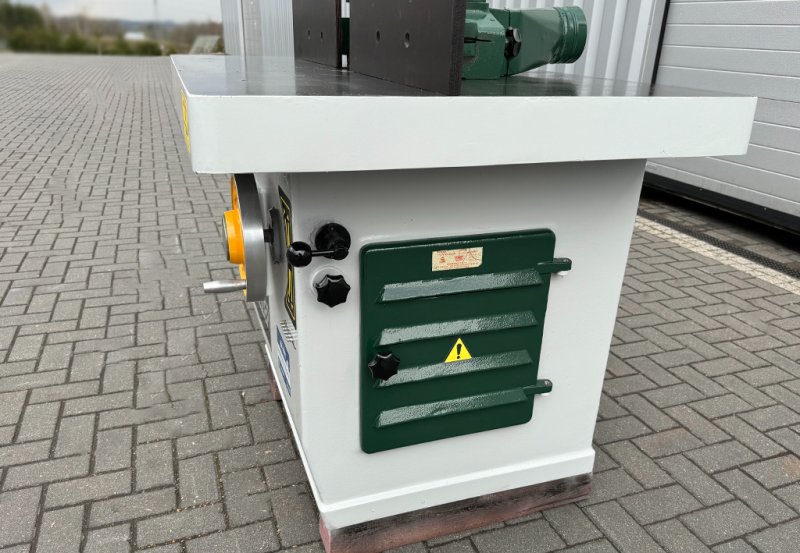 Frezarka dolnowrzecionowa Schneider - 04 Frezarka dolnowrzecionowa Schneider - 04