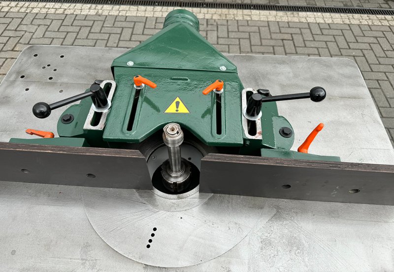 Frezarka dolnowrzecionowa Schneider - 05 Frezarka dolnowrzecionowa Schneider - 05