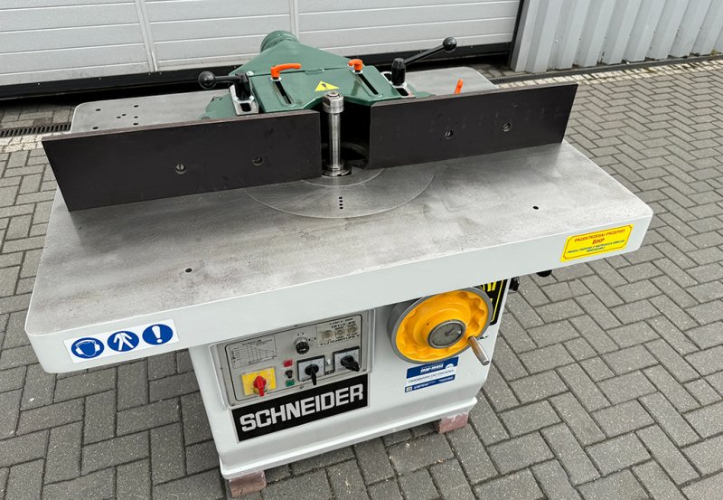 Frezarka dolnowrzecionowa Schneider - 06 Frezarka dolnowrzecionowa Schneider - 06
