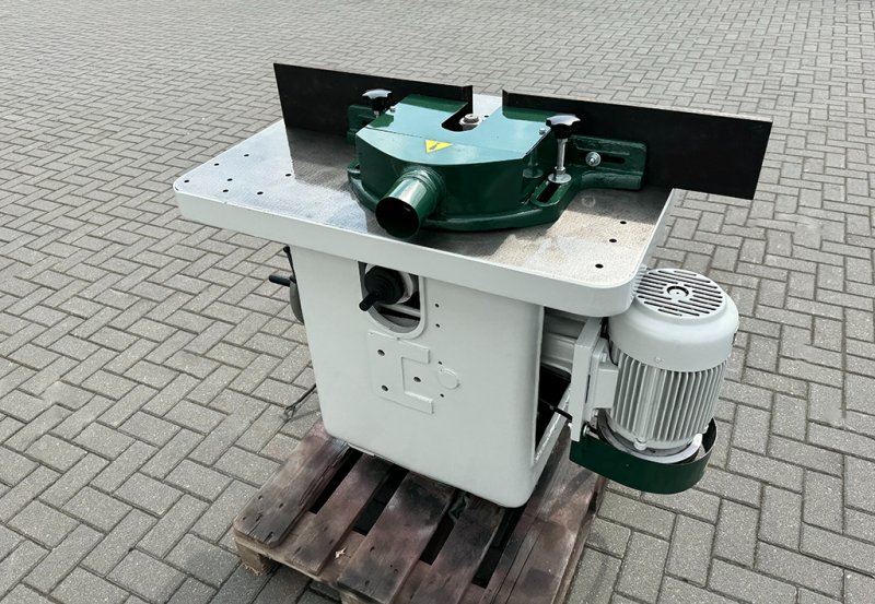 Frezarka dolnowrzecionowa REX - 02 Frezarka dolnowrzecionowa REX - 02