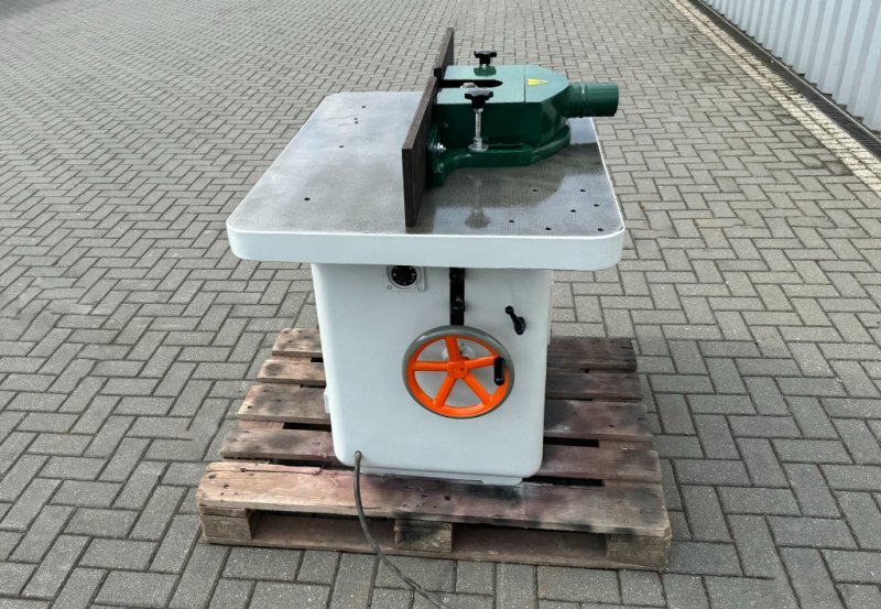 Frezarka dolnowrzecionowa REX - 03 Frezarka dolnowrzecionowa REX - 03