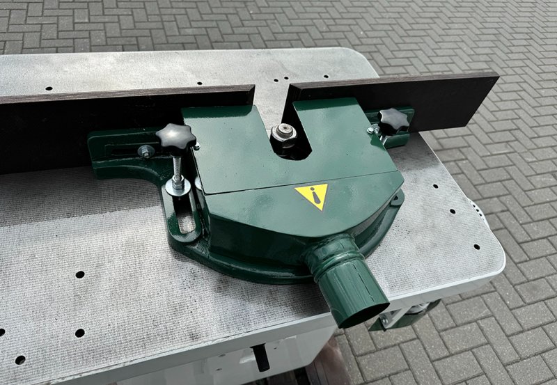 Frezarka dolnowrzecionowa REX - 04 Frezarka dolnowrzecionowa REX - 04