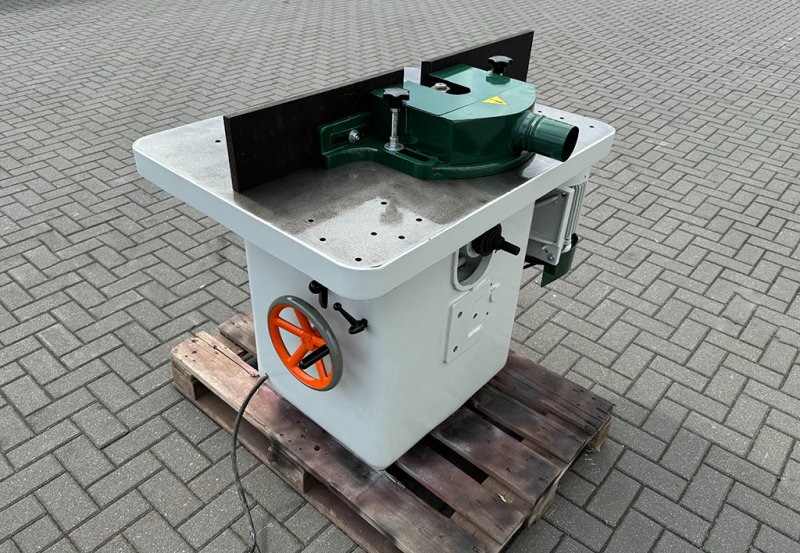 Frezarka dolnowrzecionowa REX - 06 Frezarka dolnowrzecionowa REX - 06