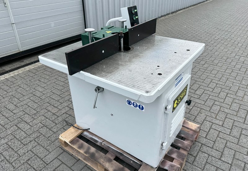 Frezarka dolnowrzecionowa GOMAD typ DCFDA - 02 Frezarka dolnowrzecionowa GOMAD typ DCFDA - 02