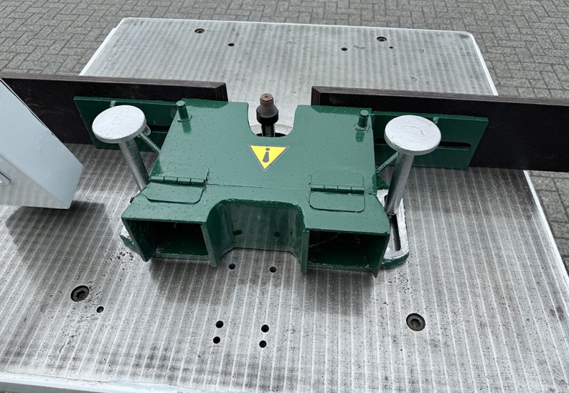 Frezarka dolnowrzecionowa GOMAD typ DCFDA - 03 Frezarka dolnowrzecionowa GOMAD typ DCFDA - 03