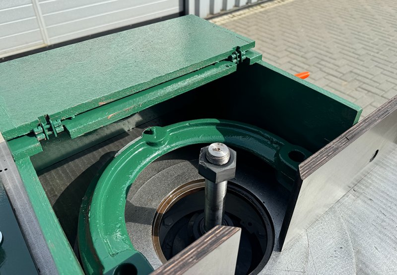 Frezarka dolnowrzecionowa FULDA - 04 Frezarka dolnowrzecionowa FULDA - 04