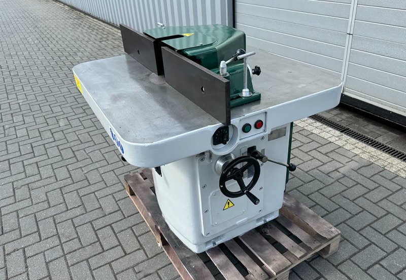 Frezarka dolnowrzecionowa Niemiecka oś 25mm - 02 Frezarka dolnowrzecionowa Niemiecka oś 25mm - 02