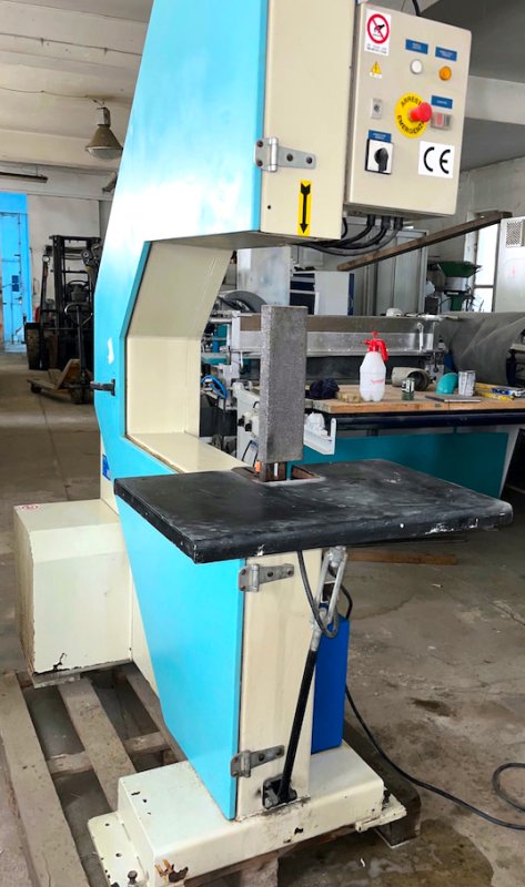 Szlifierka pionowa do elementów krzywoliniowych - 04 Szlifierka pionowa do elementów krzywoliniowych - 04