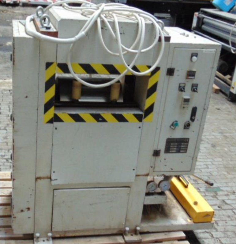 Maszyna do grawerowania, wyciskania wzorów w drewn - 03 Maszyna do grawerowania, wyciskania wzorów w drewn - 03