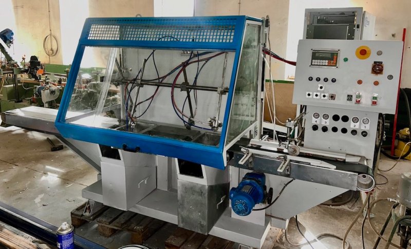 Automat MAKOR CSP 4 do lakierowania listew