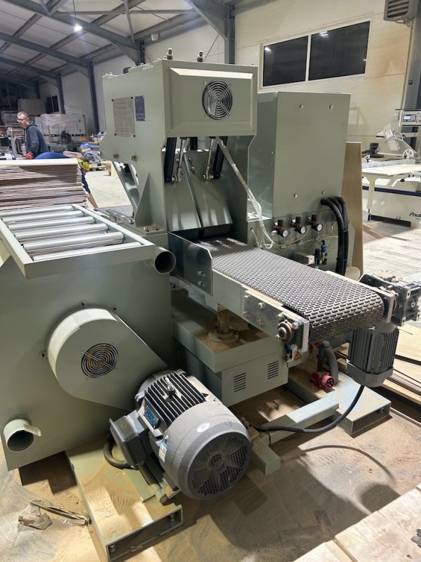 Trak do lameli, piła taśmowa pozioma, rok 2025 - 01 Trak do lameli, piła taśmowa pozioma, rok 2025 - 01