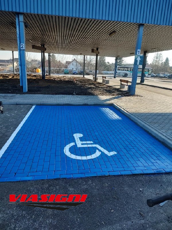 Oznakowanie pionowe i poziome parkingów