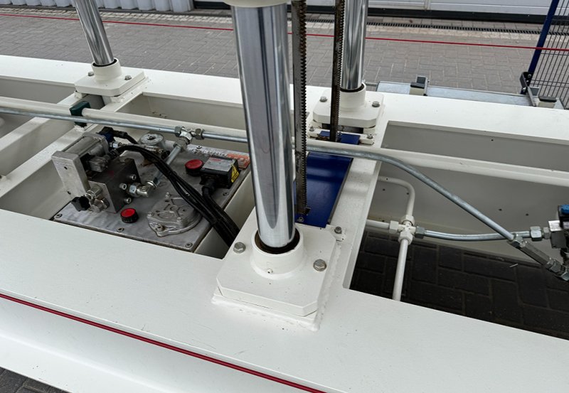 Prasa półkowa hydrauliczna do forniru OMC - 01