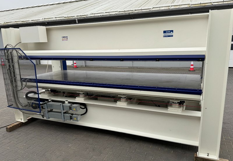 Prasa półkowa hydrauliczna do forniru OMC - 04