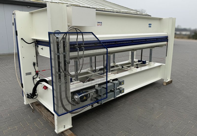 Prasa półkowa hydrauliczna do forniru OMC - 05