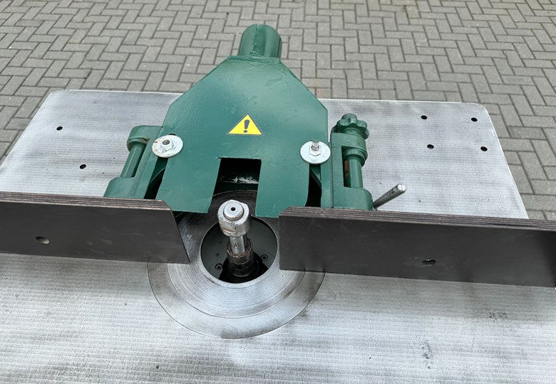 Frezarka dolnowrzecionowa Niemiecka - 01