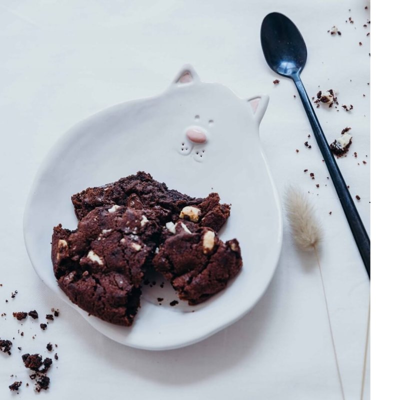 Biały talerzyk deserowy kot Rękodzieło od Lamabo