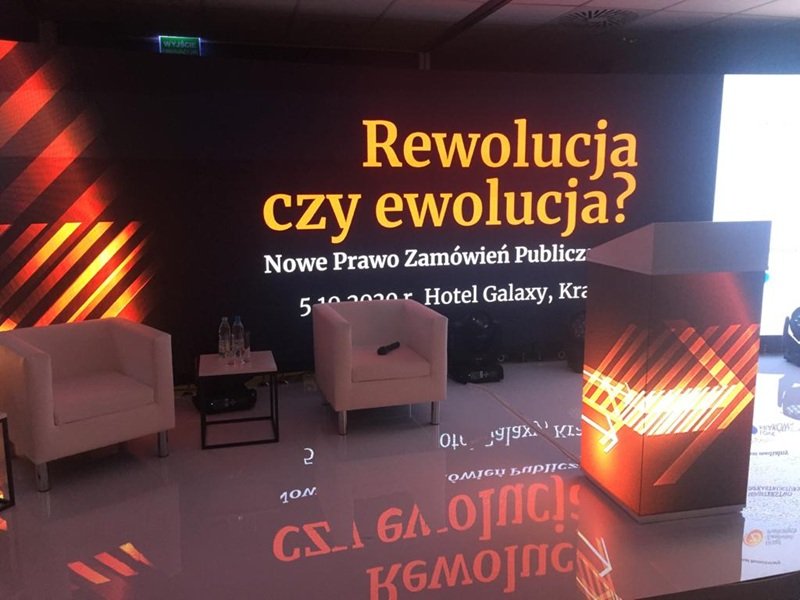 Wynajem prompter i mównica do wystąpień