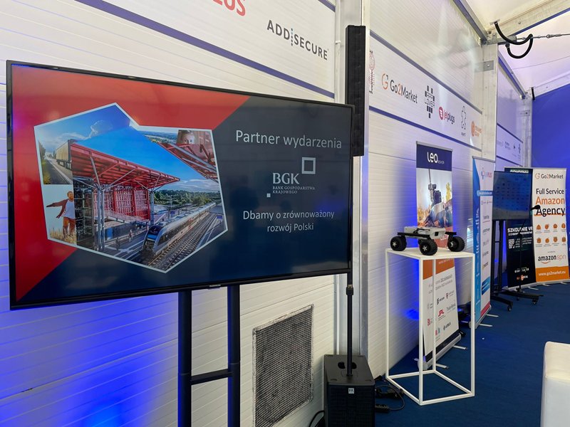 Wynajem telewizorów 75 i 55 cali plus statyw - 01