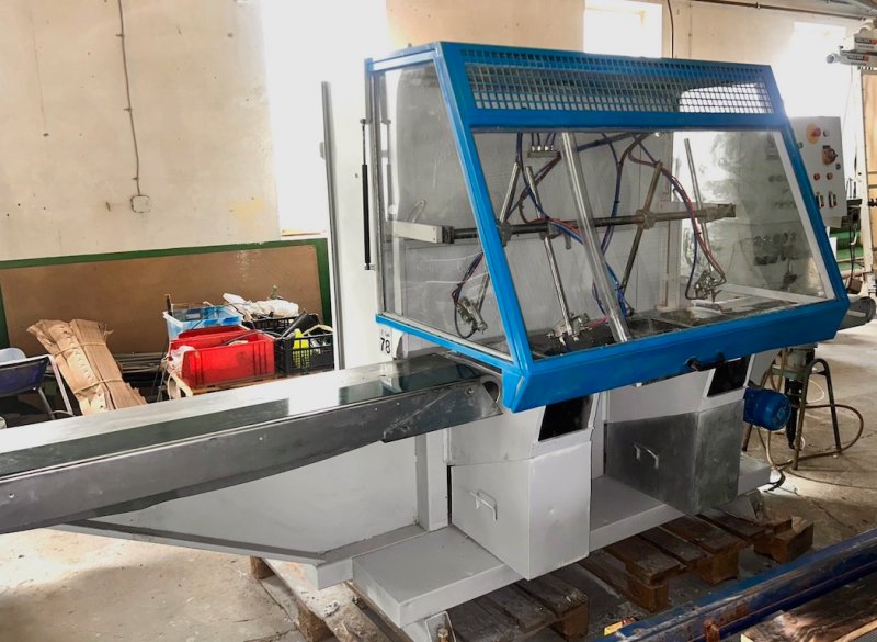 Automat MAKOR CSP 4 do lakierowania listew - 01