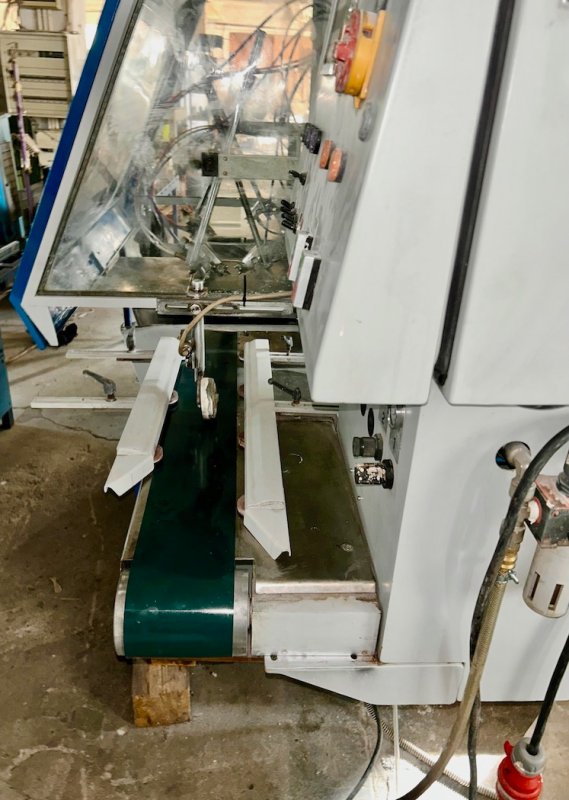 Automat MAKOR CSP 4 do lakierowania listew - 05