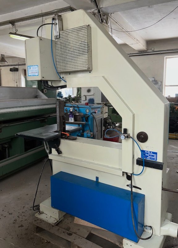 Szlifierka pionowa O.M.A do elementów krzywoliniow - 02