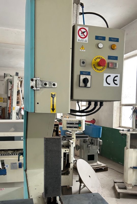 Szlifierka pionowa O.M.A do elementów krzywoliniow - 08