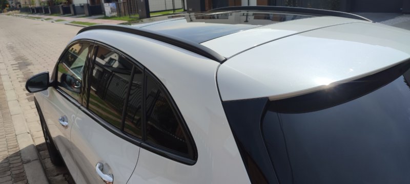 Mercedes GLA 200 AMG panoramiczny dach z salonu