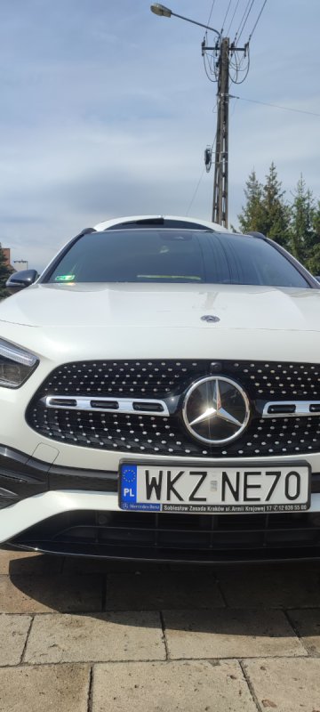 Mercedes GLA 200 AMG panoramiczny dach z salonu - 01 Mercedes GLA 200 AMG panoramiczny dach z salonu - 01