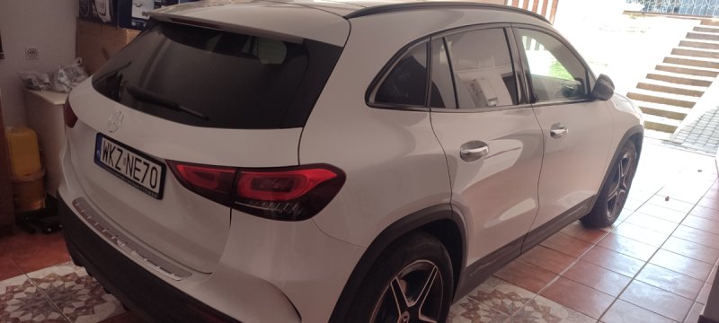 Mercedes GLA 200 AMG panoramiczny dach z salonu - 02 Mercedes GLA 200 AMG panoramiczny dach z salonu - 02