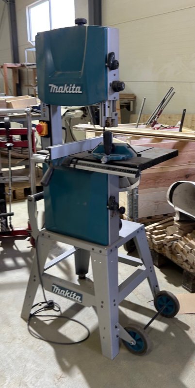 Stacjonarna piła taśmowa Makita LB 1200 F - 01