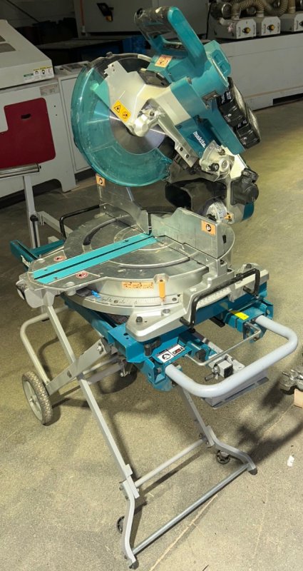 Akumulatorowa ukośnica Makita DLS714Z + stół - 01