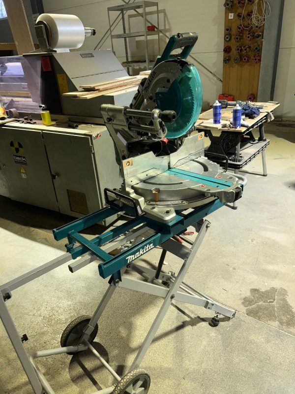 Akumulatorowa ukośnica Makita DLS714Z + stół - 03