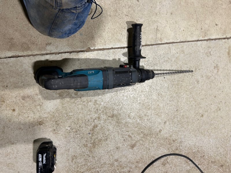 Młotowiertarka Makita DHR241 - 02 Młotowiertarka Makita DHR241 - 02