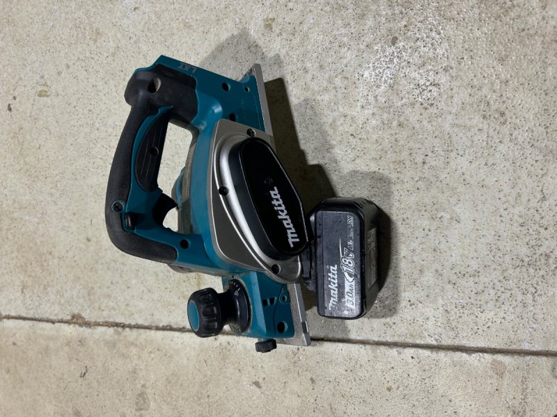 Akumulatorowy strug do drewna Makita DKP180Z - 03 Akumulatorowy strug do drewna Makita DKP180Z - 03